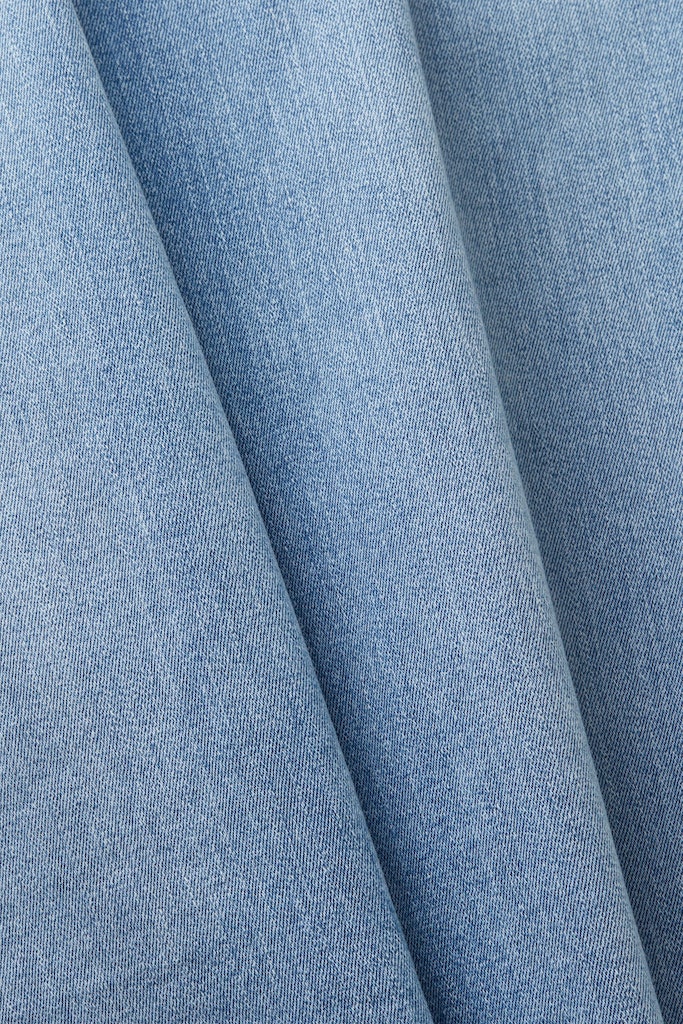 Schmal geschnittene Jeans mit mittelhohem Bund